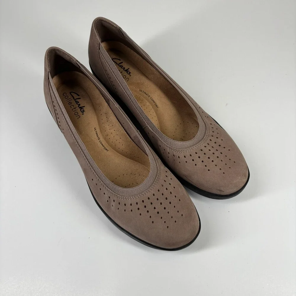 Clarks Suttyn Kaylie Women's 9.5M Light Taupe Casual Comfort Slip-On Wedge Shoes